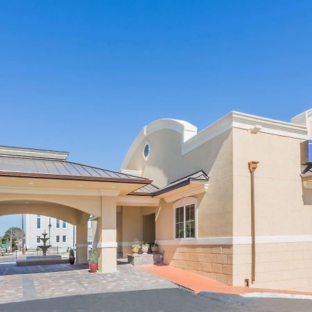 Days Inn By Wyndham Pensacola - Historic Downtown Buitenkant foto