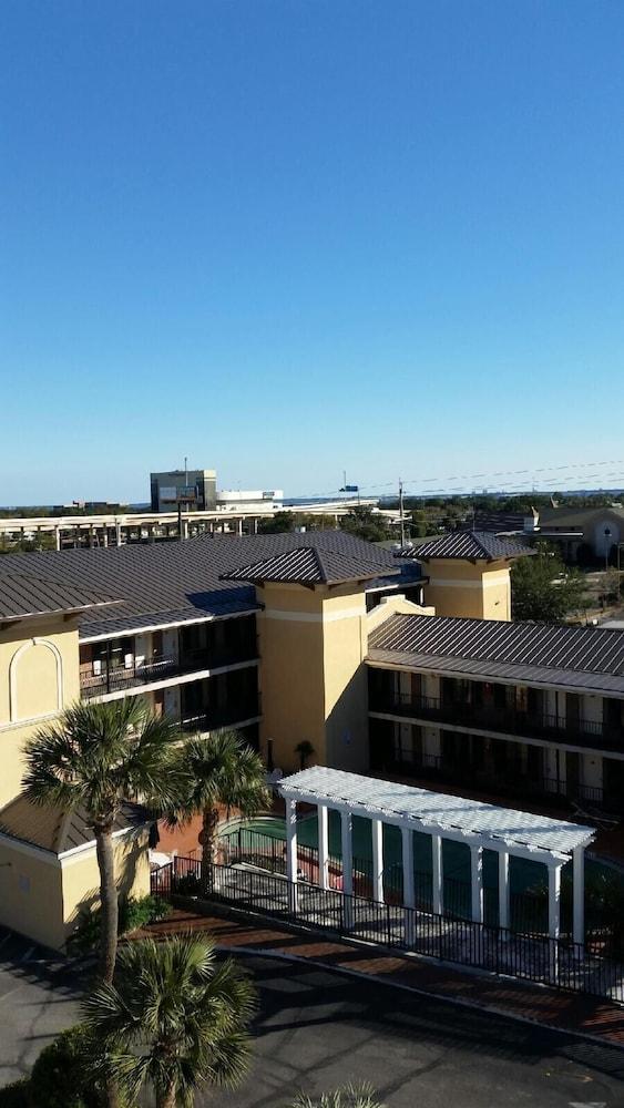 Days Inn By Wyndham Pensacola - Historic Downtown Buitenkant foto